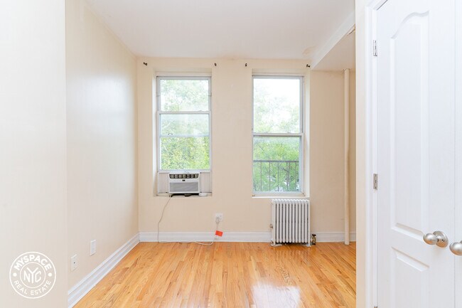 Building Photo - 657 Knickerbocker Ave