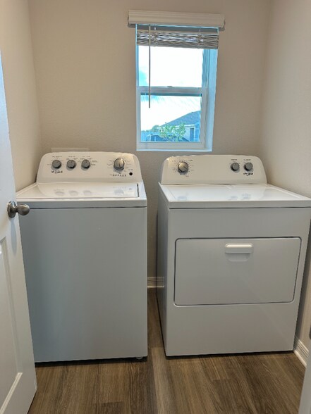 Building Photo - 12039 Lansing Gln