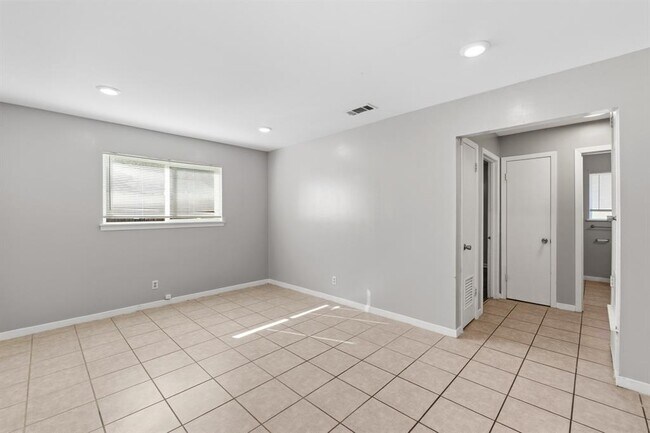 Building Photo - 2201 Lanier Dr