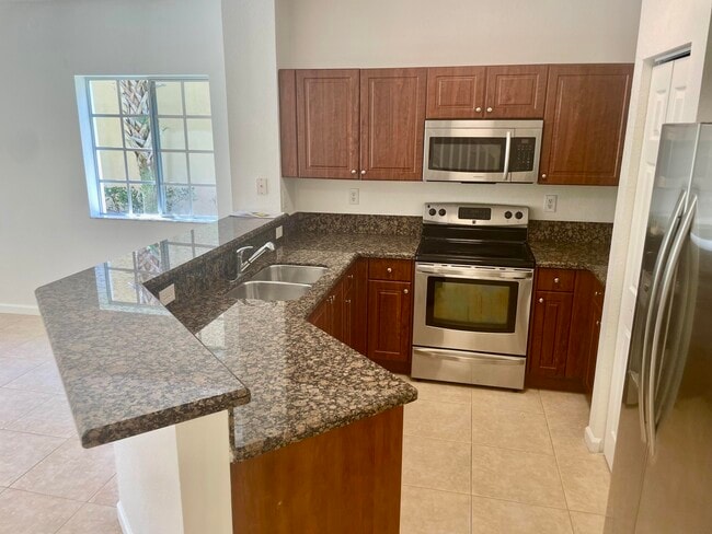 Building Photo - 5156 SE Mariner Garden Cir