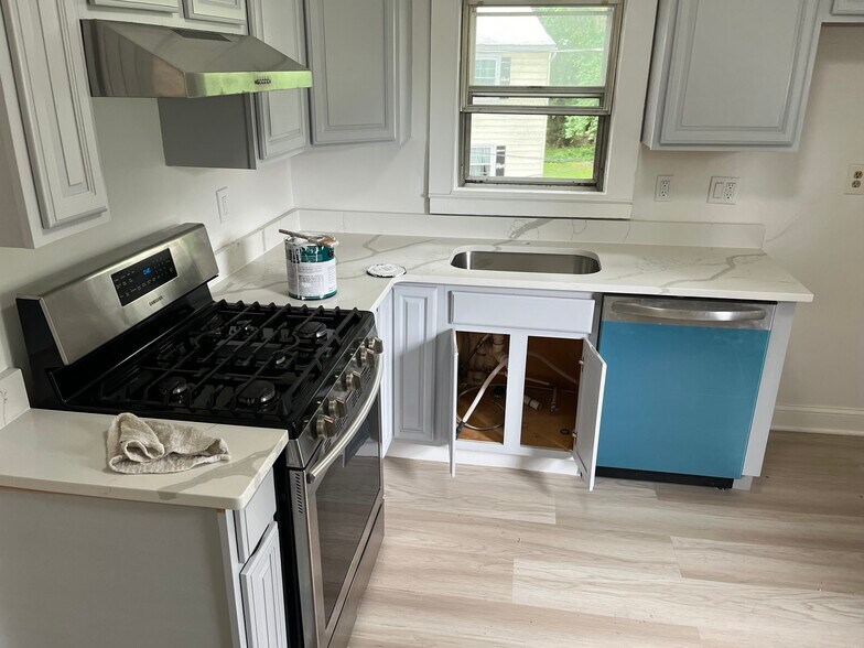 New quartz counter - 77 Hibiscus St