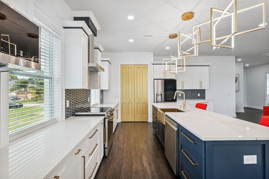 Building Photo - 8605 Inwood Dr