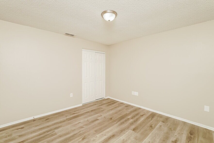 Building Photo - 8134 Royal Hart Dr