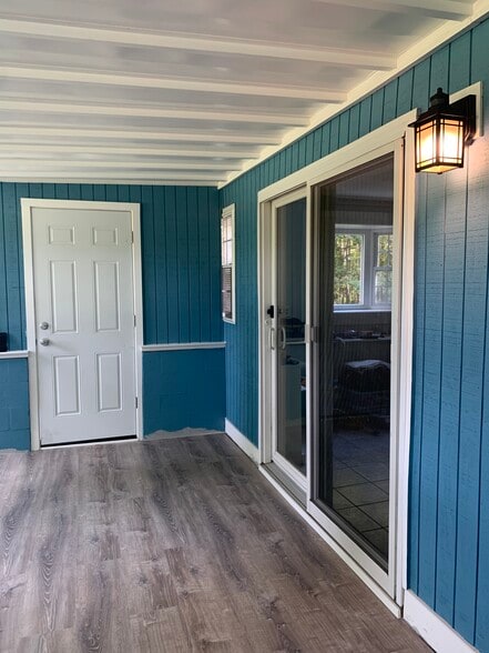 Enclosed porch entrance through sliding door - 67 E Creek Cir