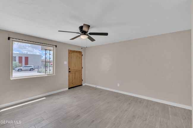 Building Photo - 8931 Robert Dr