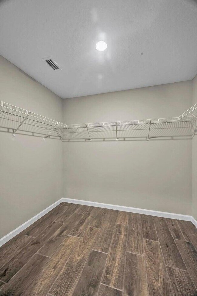 Building Photo - 574 NW Bayshore Blvd