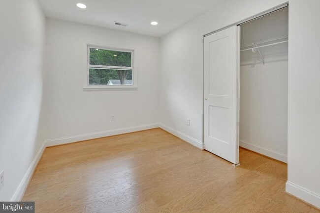 Building Photo - 14332 Belleville Ave