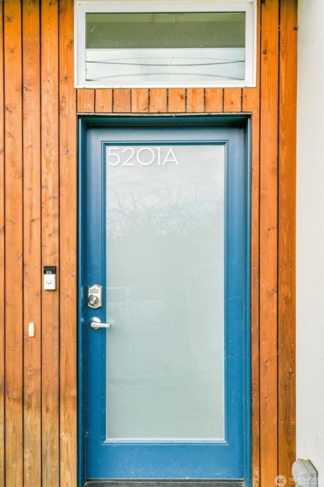 Building Photo - Spacious 8-Bedroom Ravenna Home Near UW & U Village – Perfect for Shared Living