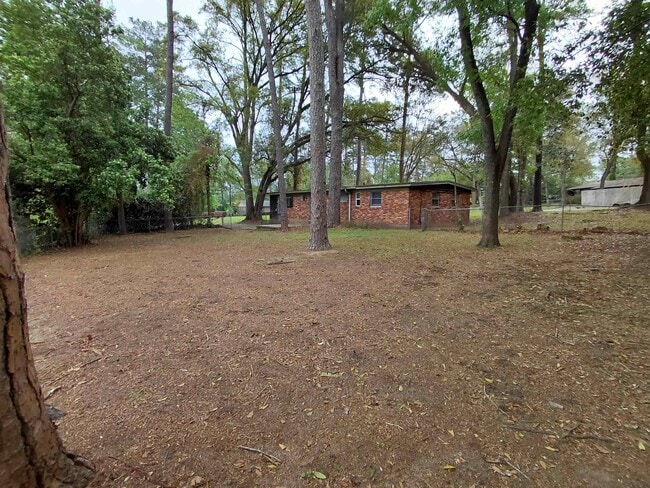 Building Photo - 2412 Almond Dr