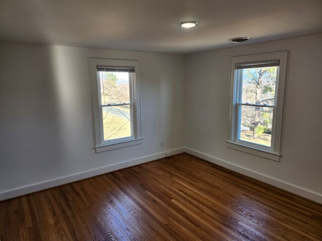 Building Photo - Large, Remodeled Single Family 4 BR House in Staunton