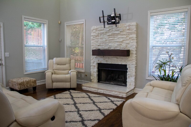 Building Photo - 2227 Wayside Dr