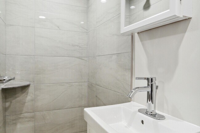 Building Photo - 2025 N 16th St