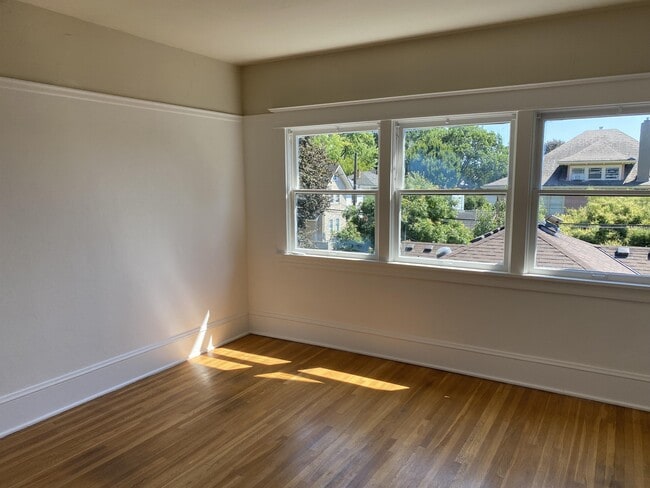 Building Photo - 1614 SE 22nd Ave