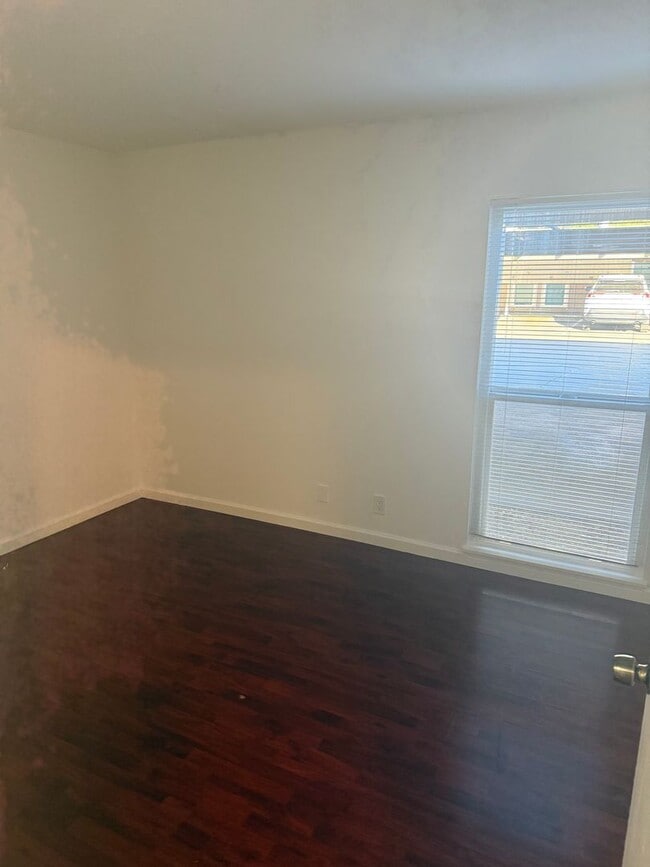 Building Photo - Charming 2-Bedroom Condo in Prime Walnut C...