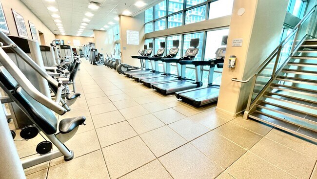 Building Photo - LUXURY DOWNTOWN PENTHOUSE w/ PANORAMIC VIE...