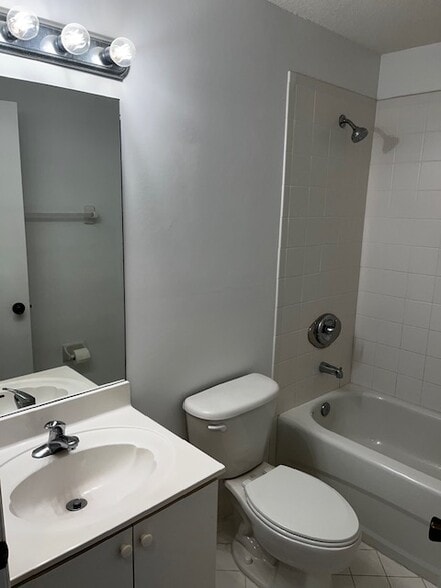 Guest Bathroom - 2651 SE 12th Rd