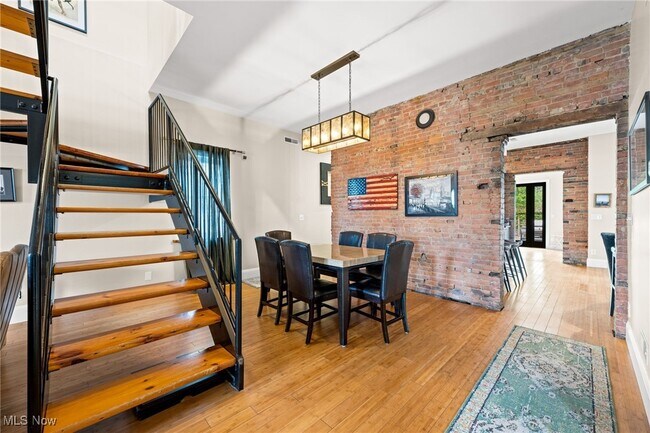 Building Photo - 1453 W 52nd St