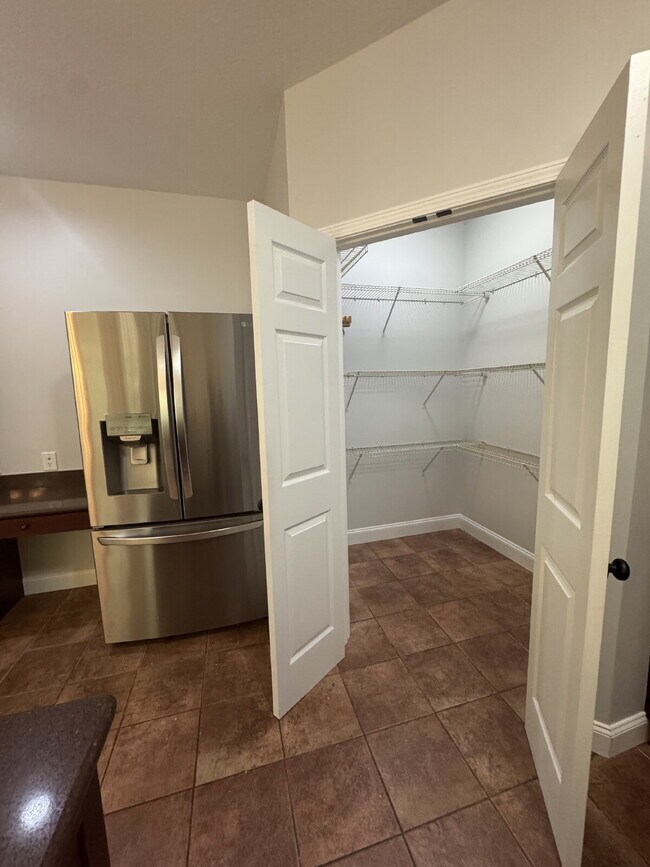 Building Photo - Beautiful Home Available Immediately in Se...