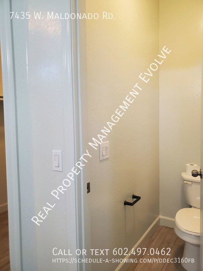 Building Photo - Modern and Elegant Rental Home in Laveen, ...