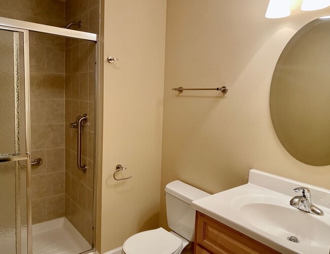 Building Photo - Magnificent 4 Bed / 4.5 Bath Elmhurst Home...