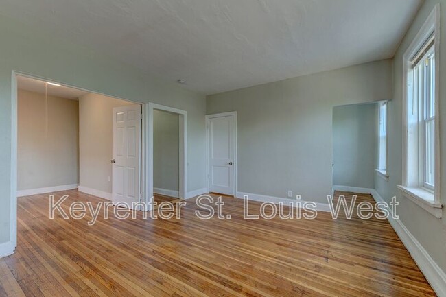 Building Photo - 3953 Tholozan Ave