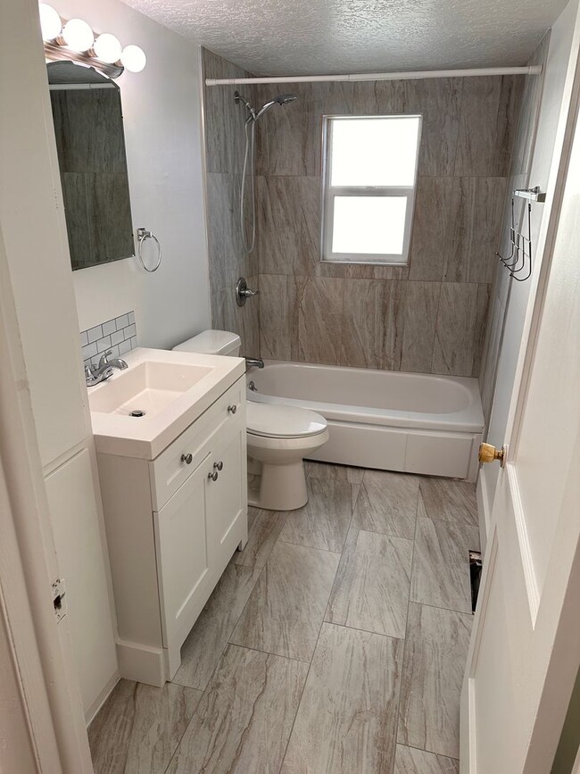 Building Photo - **RENTAL AVAILABLE**  Beautiful 2 Bedroom ...