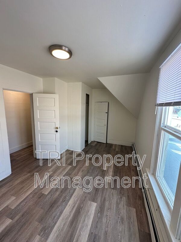 Building Photo - 1615 8th Ave