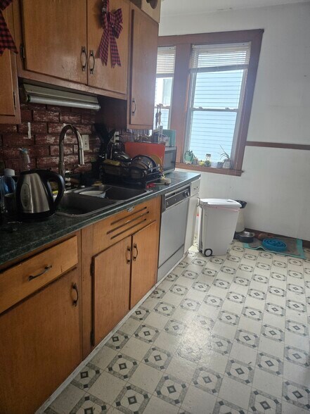 Building Photo - 16 Dighton St