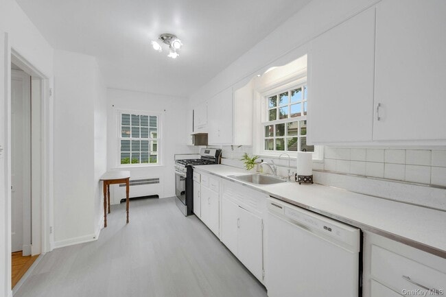Building Photo - 136 White Rd