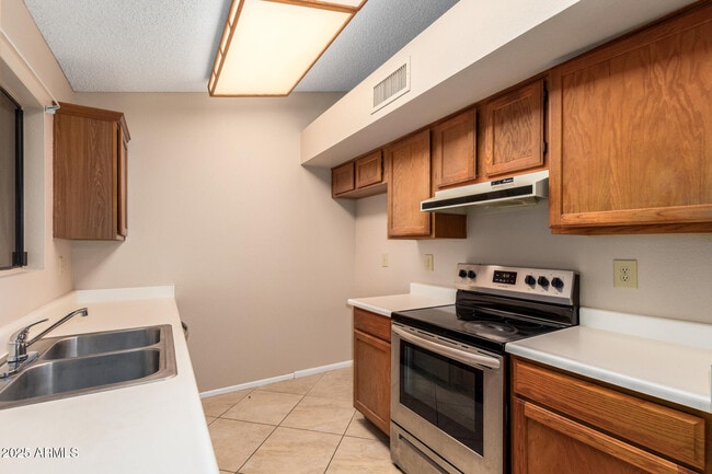 Building Photo - 13722 W Gable Hill Dr