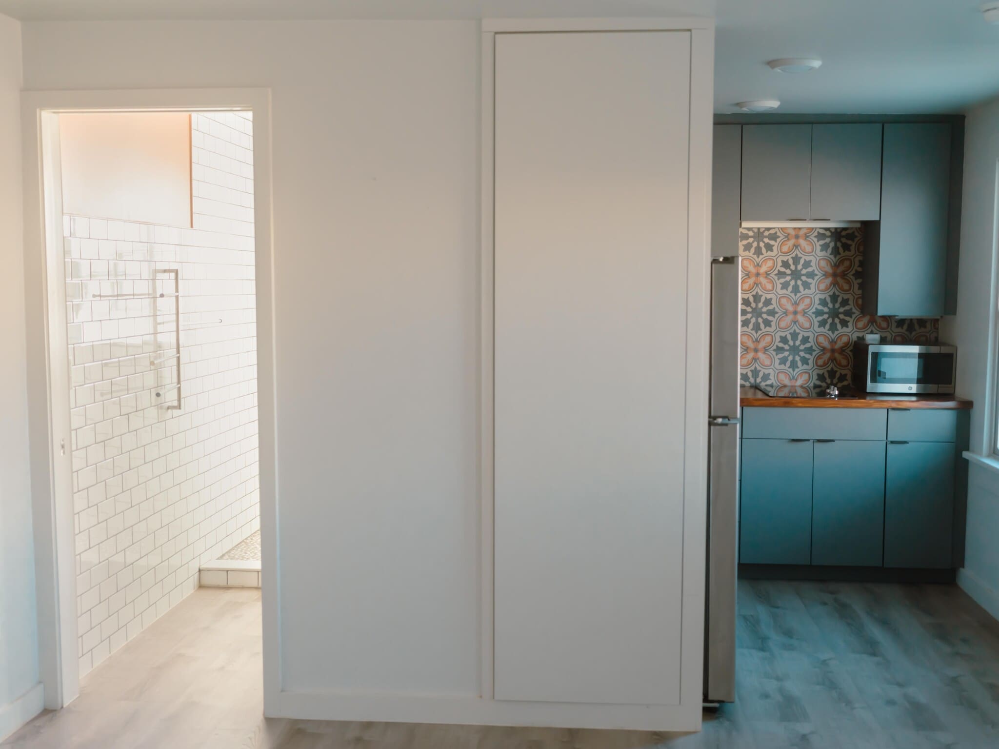 bathroom + kitchen - 2500 S Van Buren St