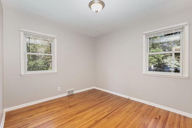 Building Photo - 4 Bed | 2 bath House in Andover School Dis...