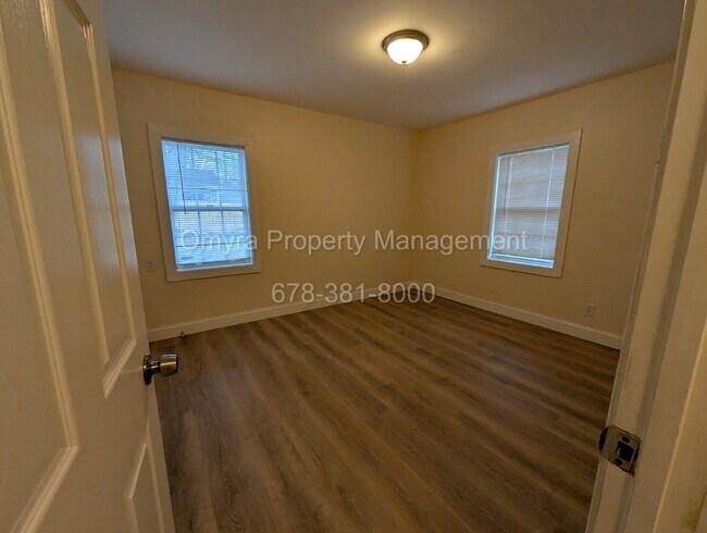Building Photo - Charming 2 Bedroom Duplex Unit in Atlanta!