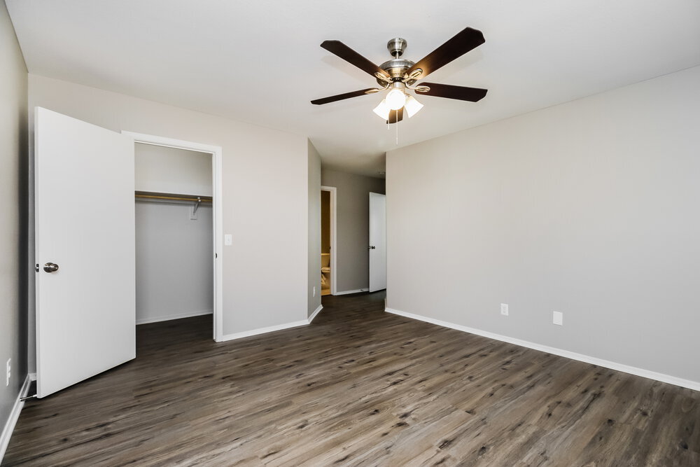 Building Photo - 8748 E Crescent Ave