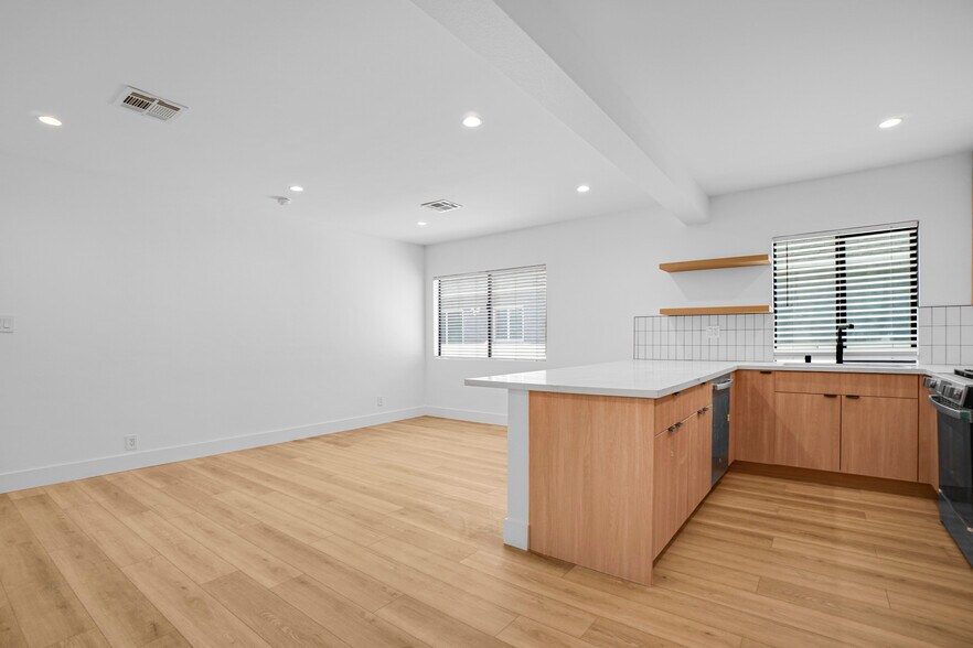 Building Photo - 12527 Cranbrook Ave