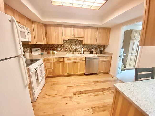 Building Photo - Beautiful Mount Pleasant Townhome