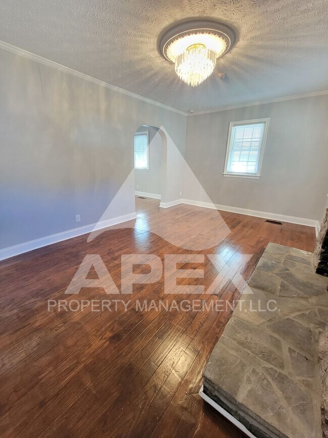 Building Photo - Craftsman Style 2 Bd 1.5- Ba Single Family Home with carport in North Knox!