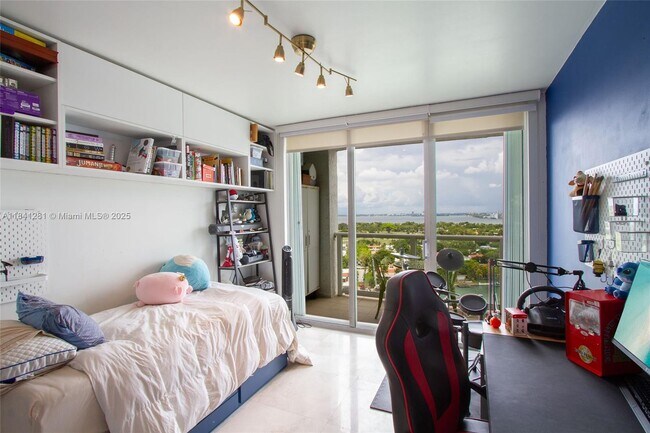 Building Photo - 5900 Collins Ave