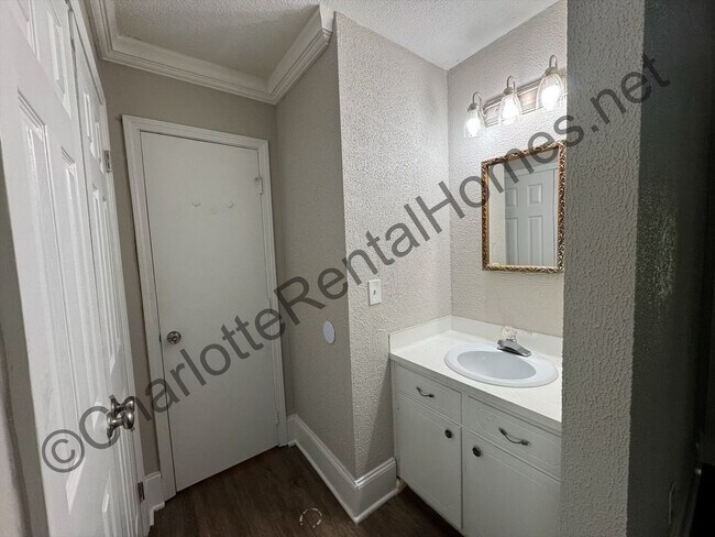 Building Photo - Nice Ranch home in Mint Hill!
