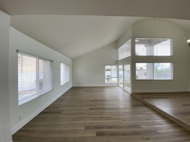 Building Photo - Spacious Home in La Costa with Nice View!!