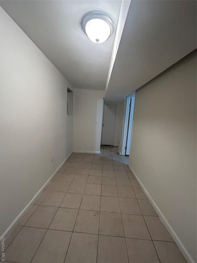 Building Photo - 144 Waverly St