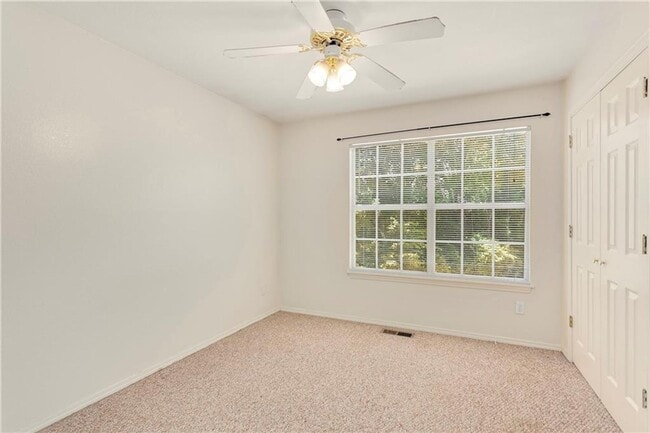 Building Photo - 3 bedroom 2 full bath home