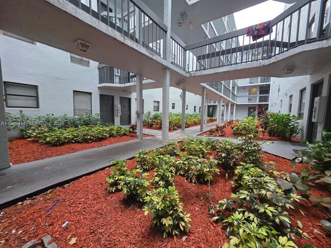 Building Photo - 1880 N Congress Ave