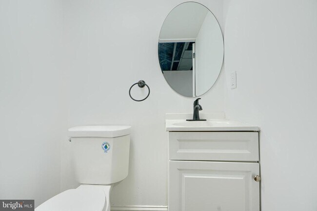 Building Photo - 2204 Redthorn Rd