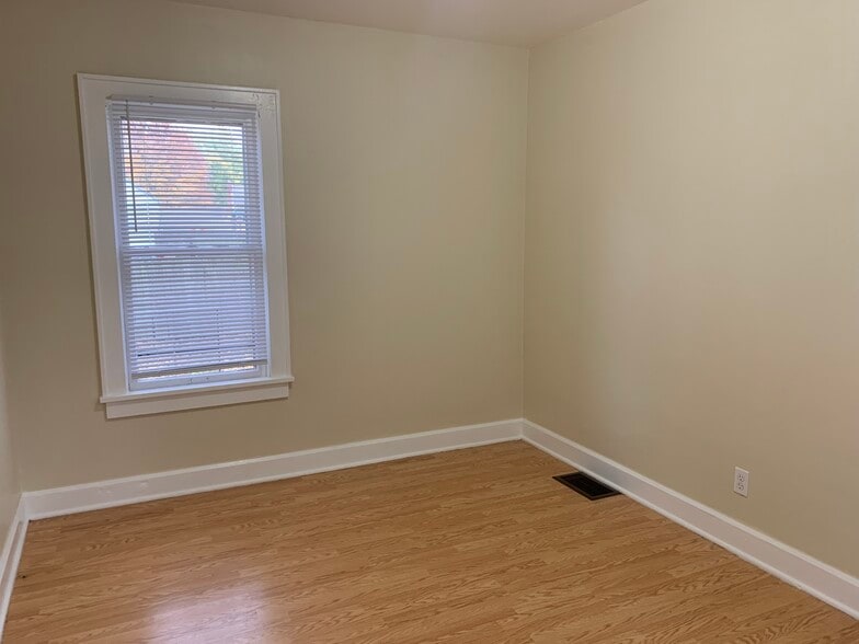 Building Photo - 2306 24th St NE