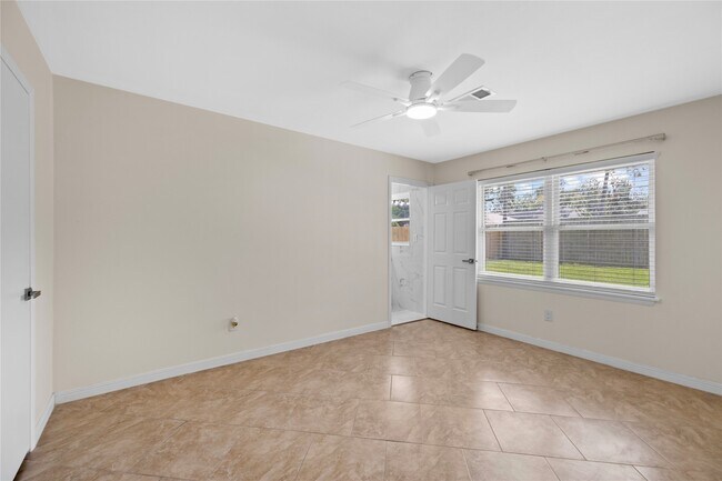 Building Photo - 10055 Westview Dr