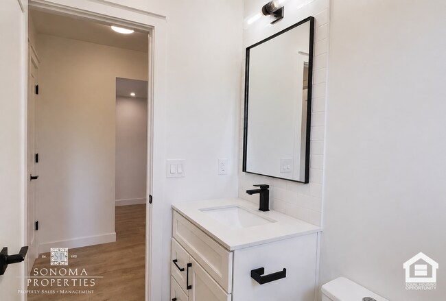Building Photo - Modern Downstairs 2-Bedroom Unit Minutes from Sonoma Plaza