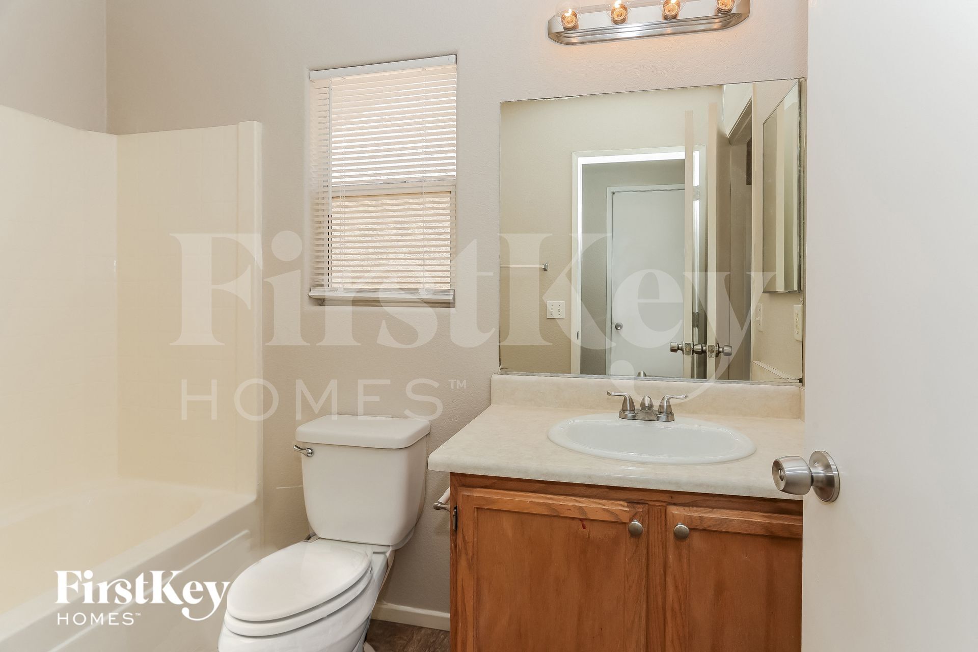 Building Photo - 5260 Paradise Valley Ave