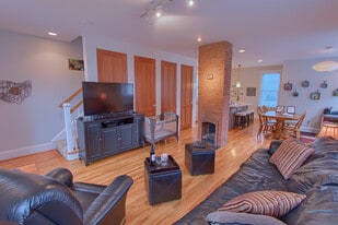 Building Photo - 136 Punta Alley