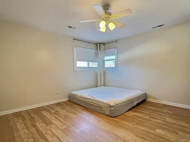 Building Photo - 2946 Knollwood Ln